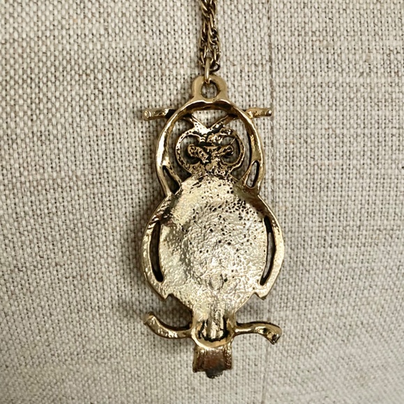 1970s Chipped Jade Owl Pendant - Picture 6 of 6